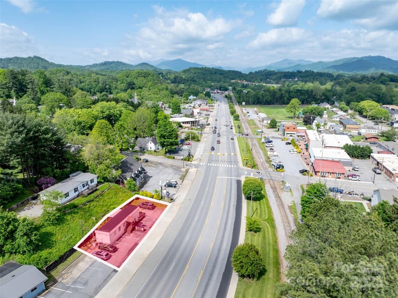 8305 Carolina Blvd, Clyde, NC 28721