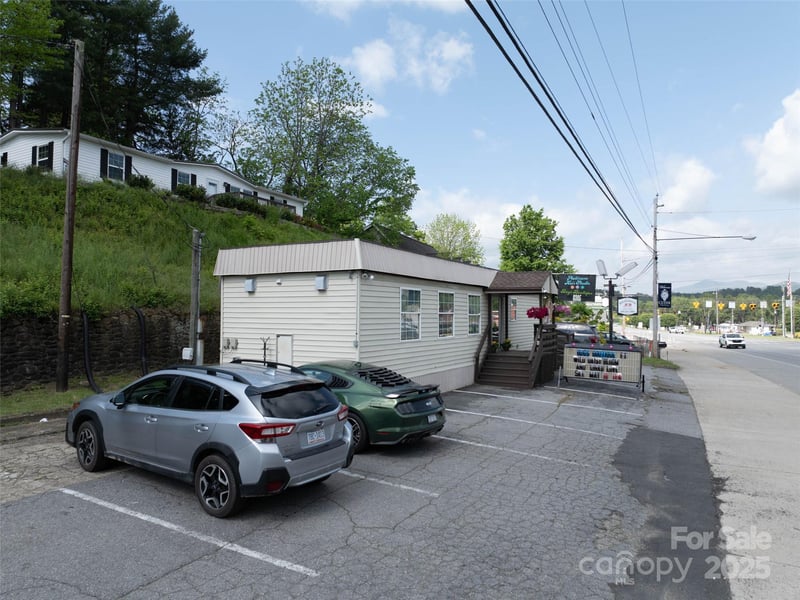 8305 Carolina Blvd, Clyde, NC 28721