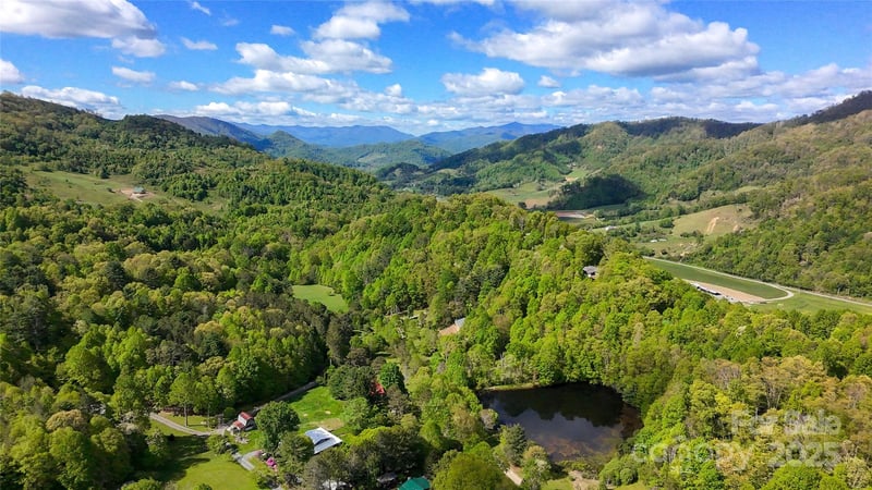 56 Hidden Valley Rd, Clyde, NC 28721