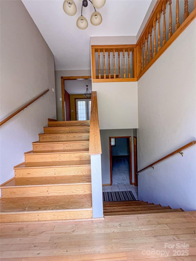 660 Halltown Rd, Spruce Pine, NC 28777