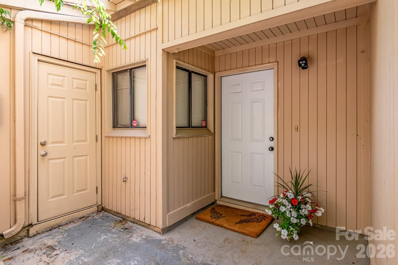 8005 Horse Chestnut Ln, Charlotte, NC 28277
