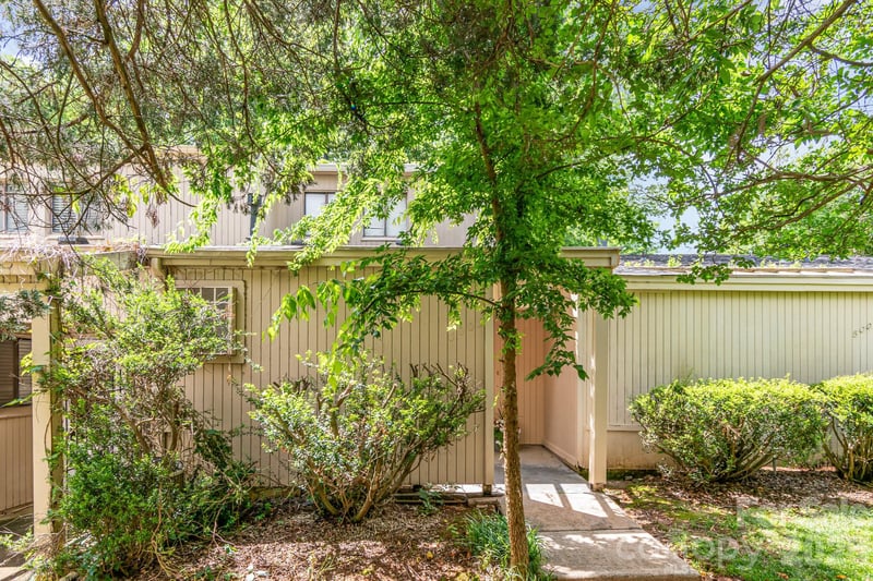 8005 Horse Chestnut Ln, Charlotte, NC 28277