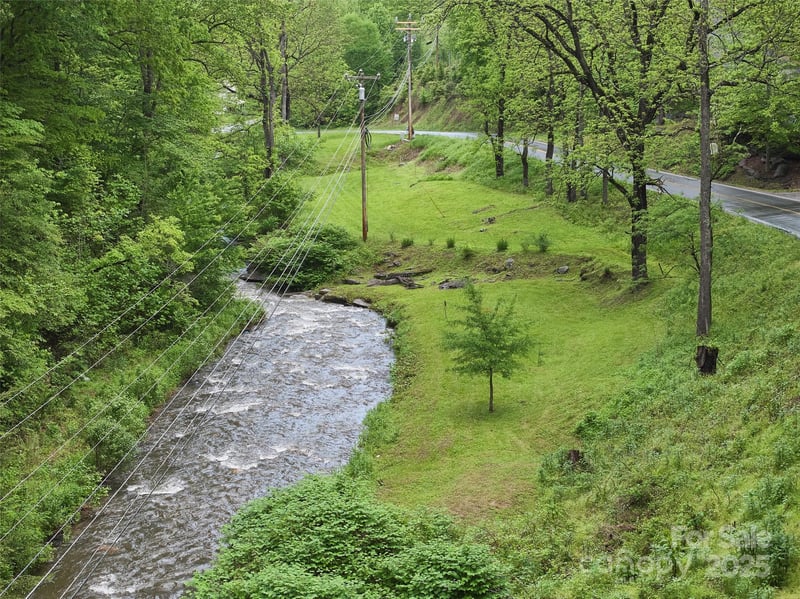 210 Conleys Creek Rd, Whittier, NC 28789