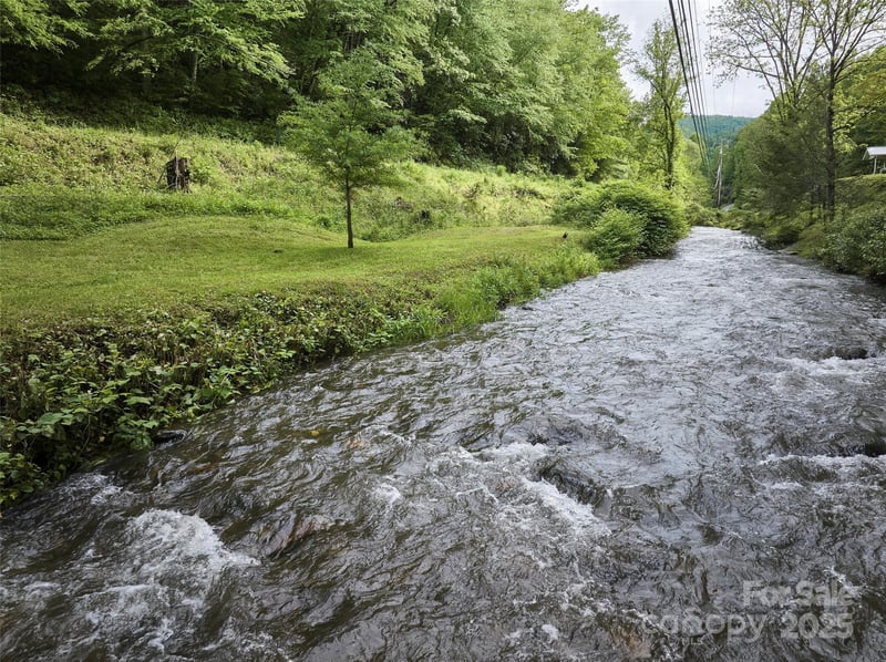 210 Conleys Creek Rd, Whittier, NC 28789