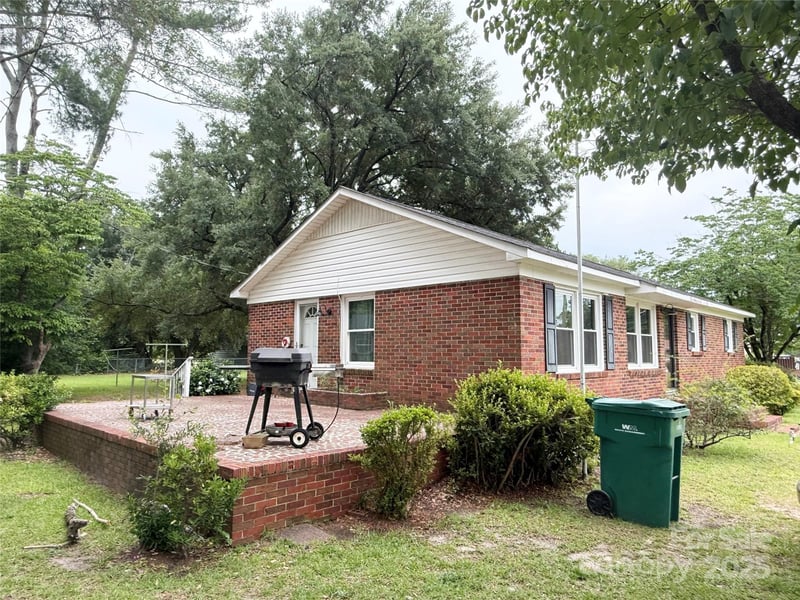 101 Windsor Dr, Cheraw, SC 29520