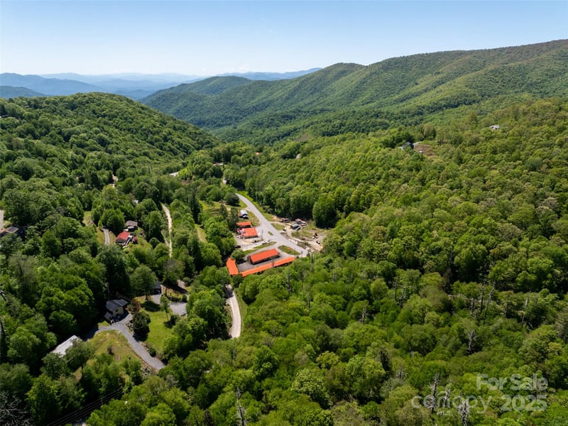 11242 Us 19 Hw, Maggie Valley, NC 28751