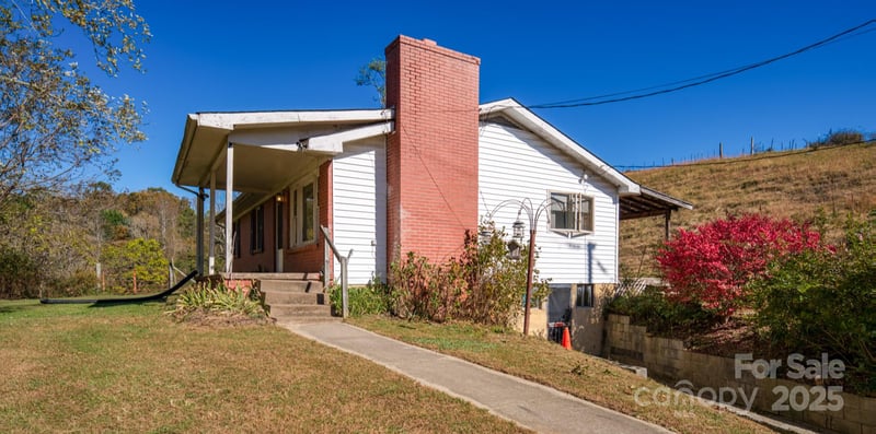 318 Monticello Rd, Weaverville, NC 28787