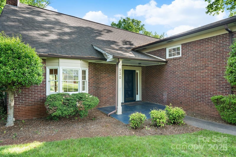 220 West Park Dr, Morganton, NC 28655