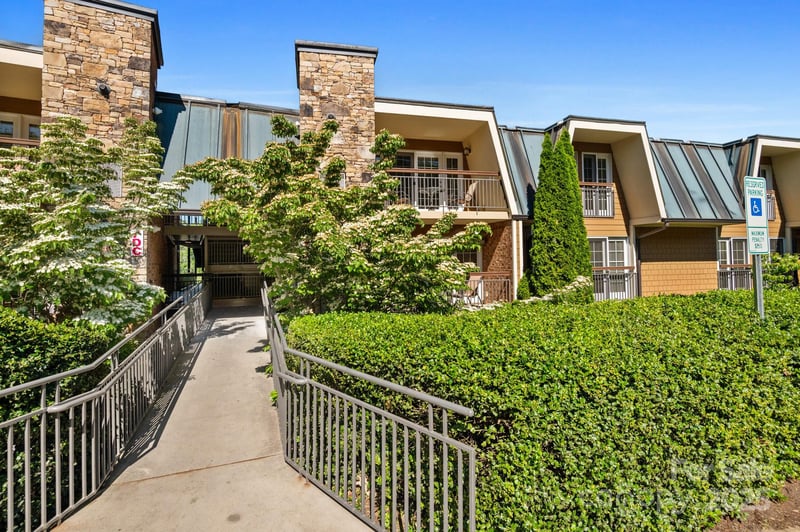 203 Bowling Park Rd, Asheville, NC 28803