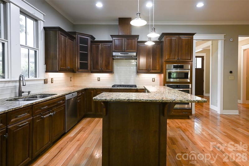 1 East Owl Creek Ln, Fairview, NC 28730