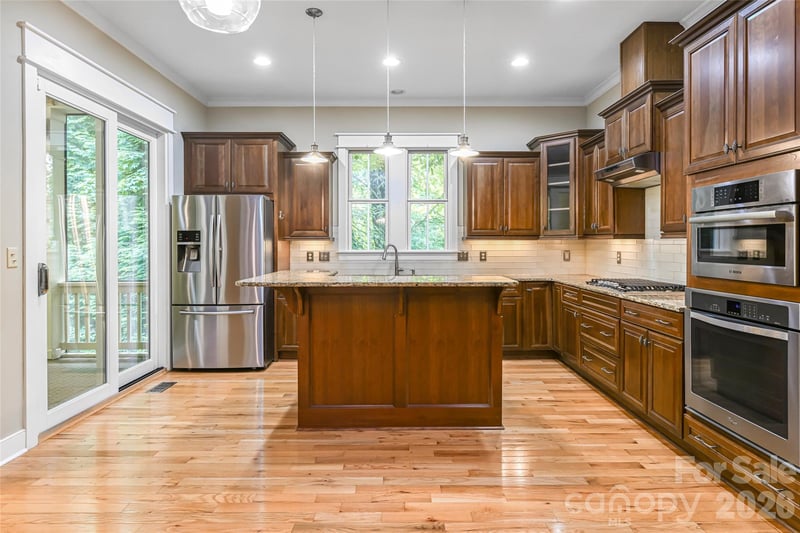 1 East Owl Creek Ln, Fairview, NC 28730