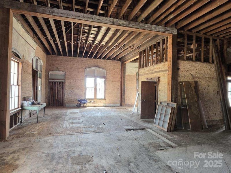 11 Front St, Spartanburg, SC 29301