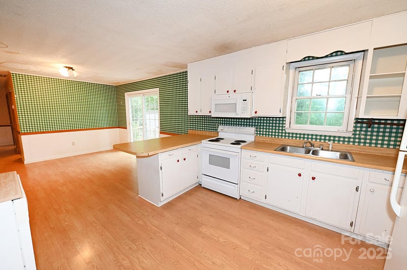 2625 Glenn St, Newton, NC 28658