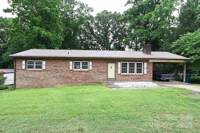 2625 Glenn St, Newton, NC 28658