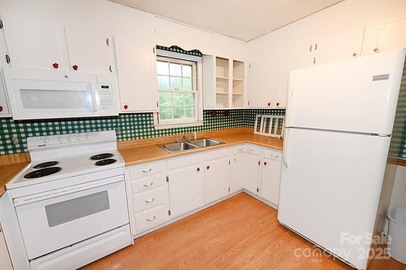 2625 Glenn St, Newton, NC 28658