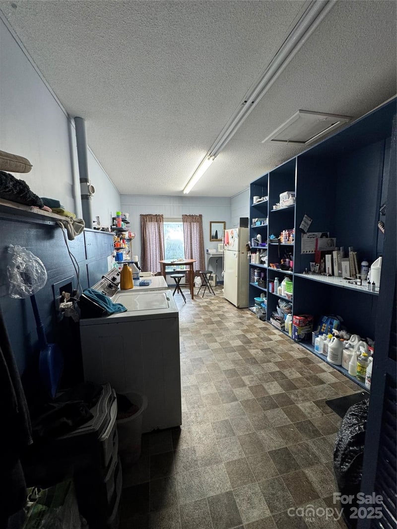 417 Cranberry St, Newland, NC 28657