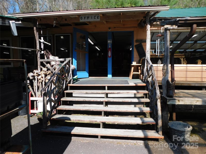 4294 Linville Falls Hw, Newland, NC 28657