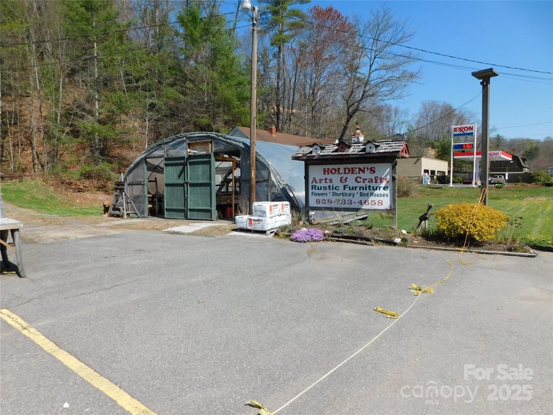 4294 Linville Falls Hw, Newland, NC 28657