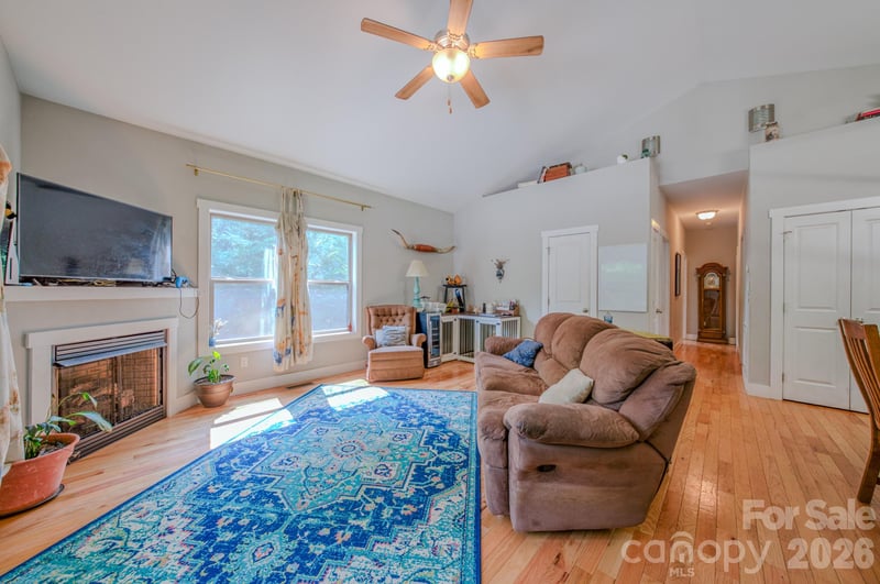 136 Old County Home Rd, Asheville, NC 28806