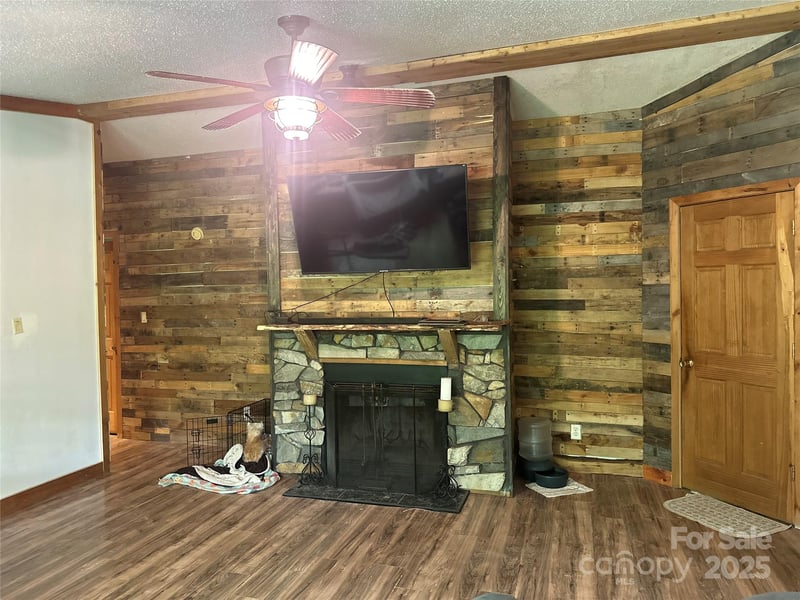 193 Green Cove Rd, Bakersville, NC 28705