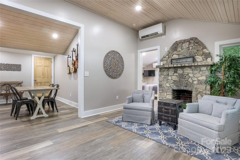 22 Moore Cir, Black Mountain, NC 28711