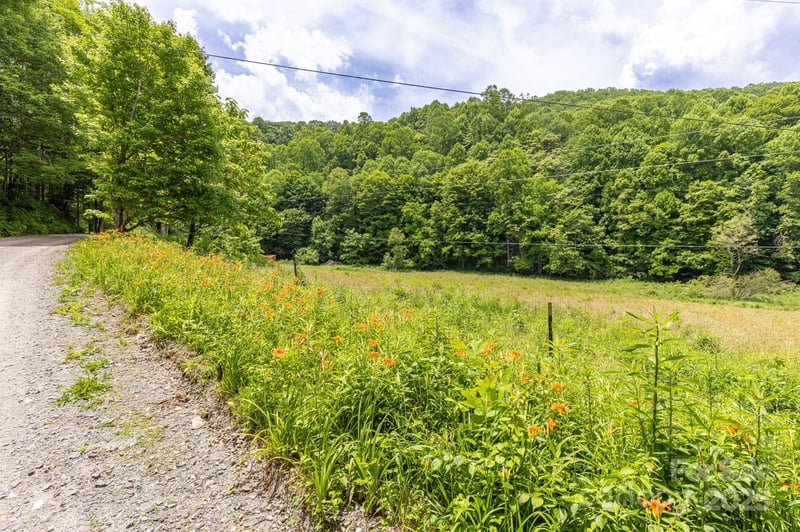 99999 Sugar Camp Rd, Marshall, NC 28753