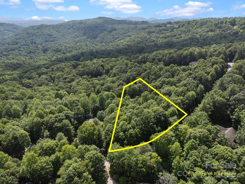 360 Kenmure Dr, Flat Rock, NC 28731