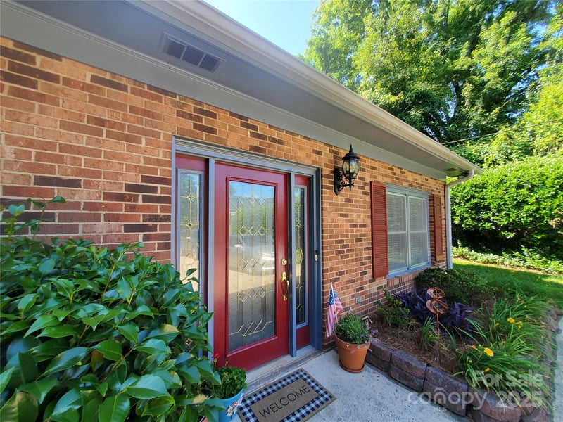 2104 Farmbrook Dr, Statesville, NC 28625