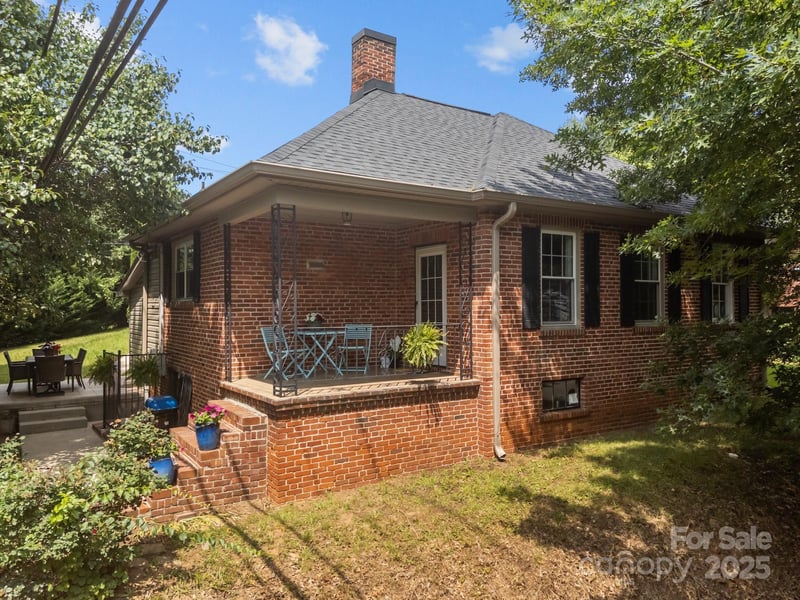 2 Enka Orchard St, Candler, NC 28715
