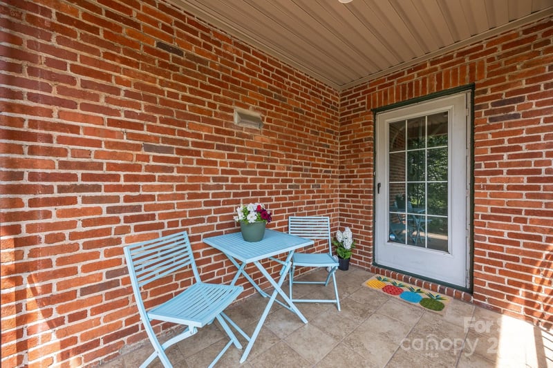 2 Enka Orchard St, Candler, NC 28715