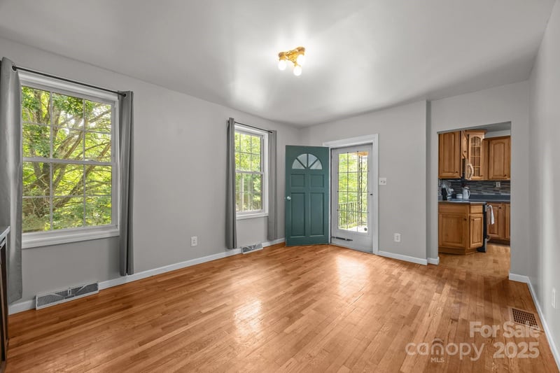 2 Enka Orchard St, Candler, NC 28715