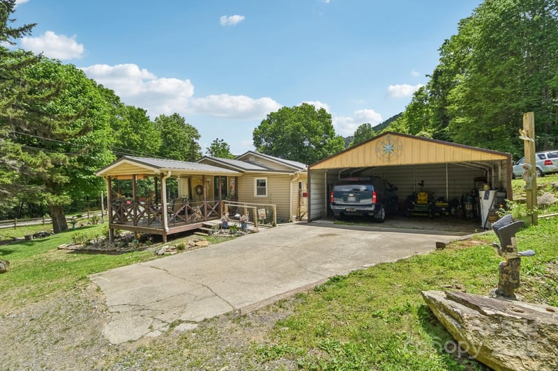 19 Lockman Rd, Maggie Valley, NC 28751