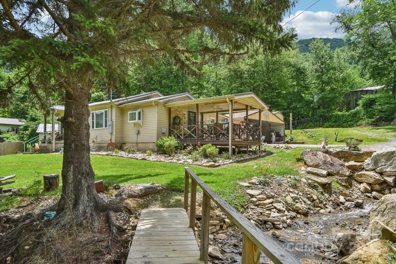 19 Lockman Rd, Maggie Valley, NC 28751