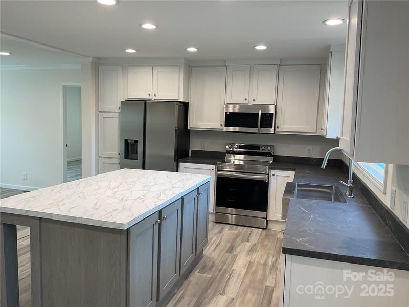 138 Zircon Dr, Statesville, NC 28625