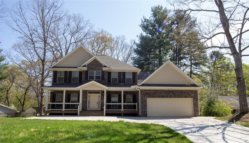 286 Foxcroft Dr, Asheville, NC 28806