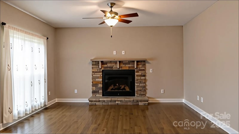 286 Foxcroft Dr, Asheville, NC 28806