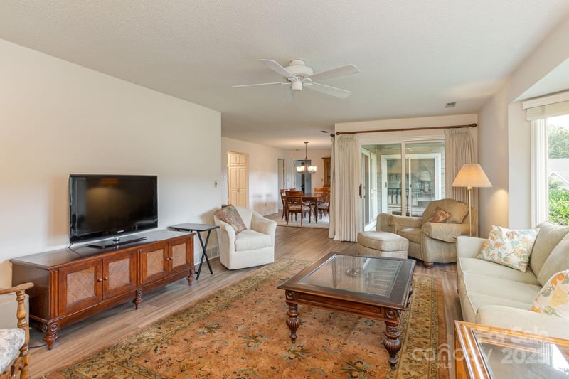 103 Golfside Dr, Flat Rock, NC 28731