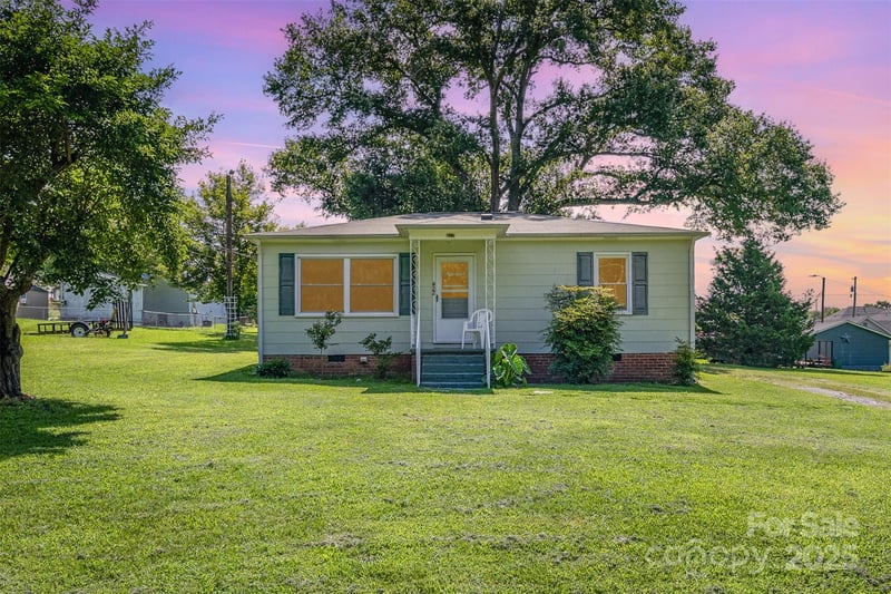 422 Wilson St, Mount Holly, NC 28120