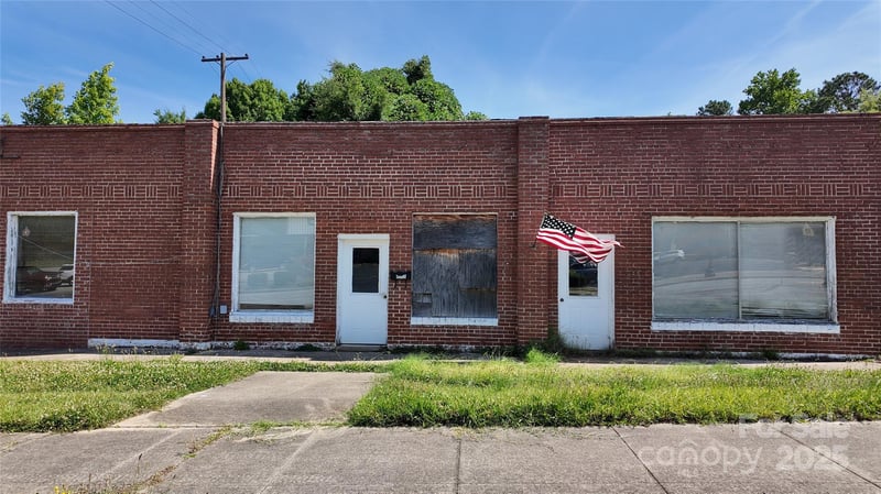 215 Dearborn St, Great Falls, SC 29055