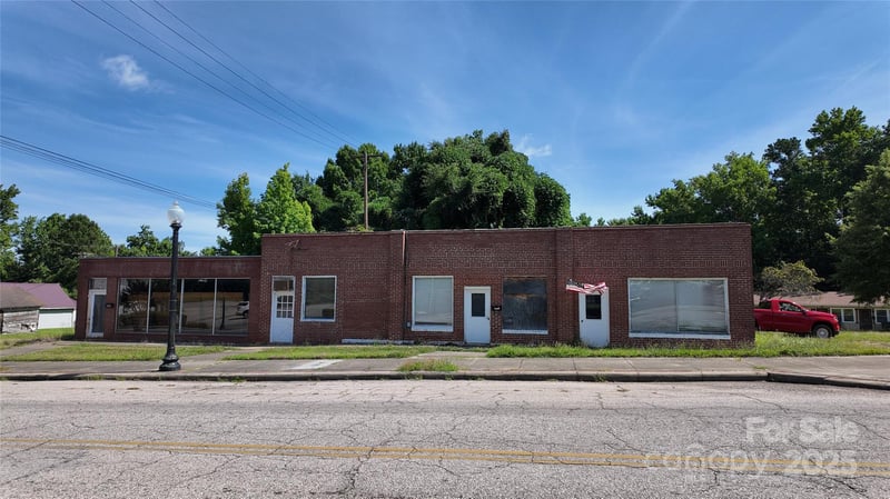 215 Dearborn St, Great Falls, SC 29055