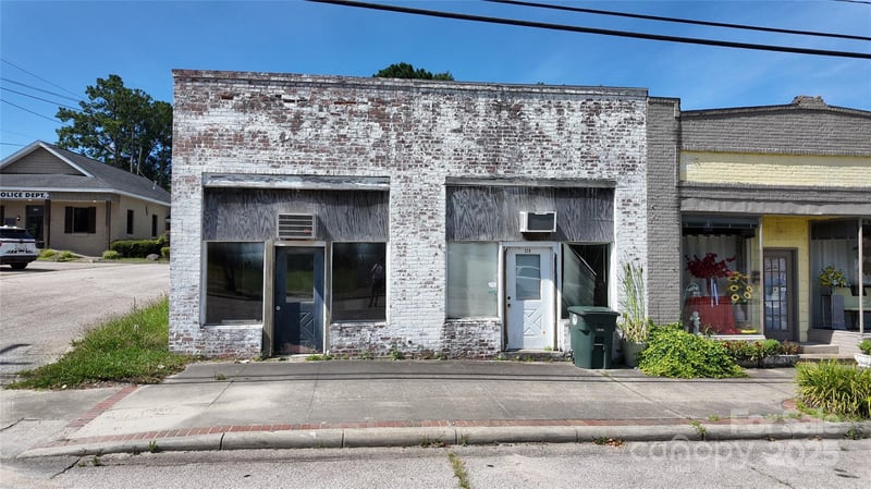 320 Dearborn St, Great Falls, SC 29055