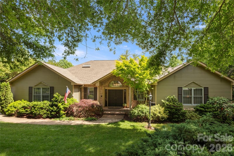 842 Rickel Dr, Hendersonville, NC 28739
