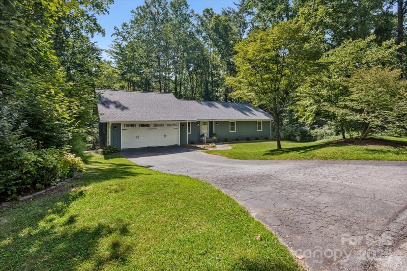104 Britton Ave, Hendersonville, NC 28791