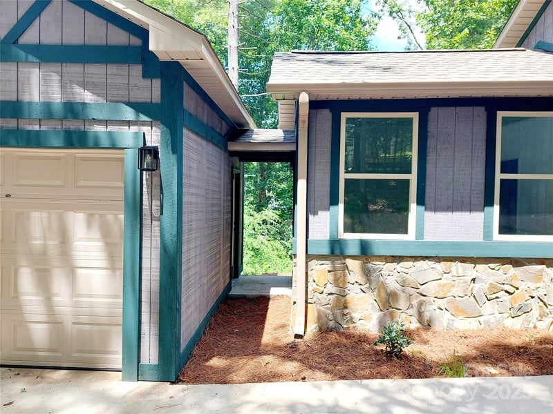 93 Badger Rn, Hendersonville, NC 28739