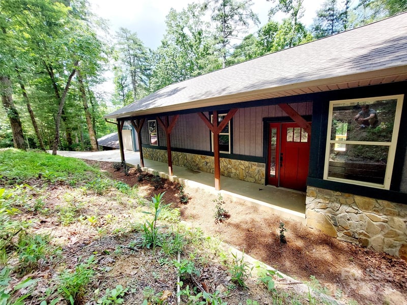 93 Badger Rn, Hendersonville, NC 28739