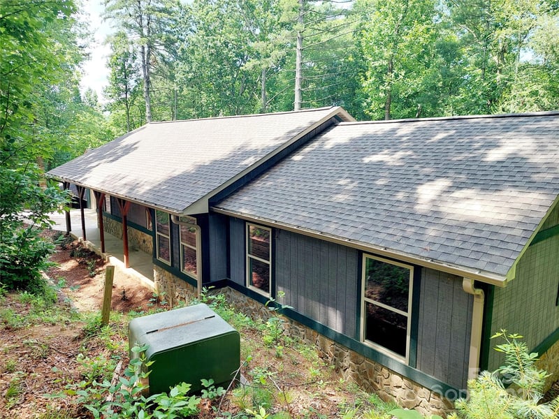 93 Badger Rn, Hendersonville, NC 28739