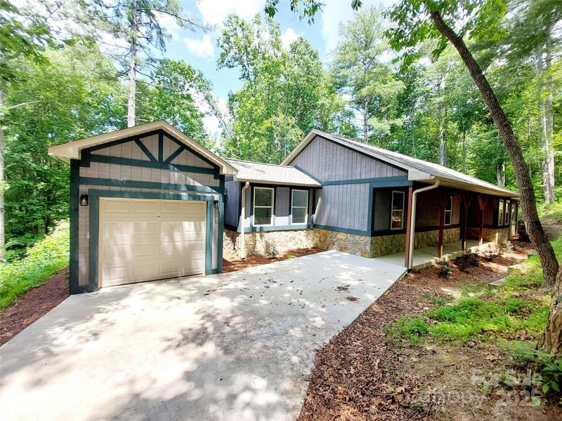 93 Badger Rn, Hendersonville, NC 28739