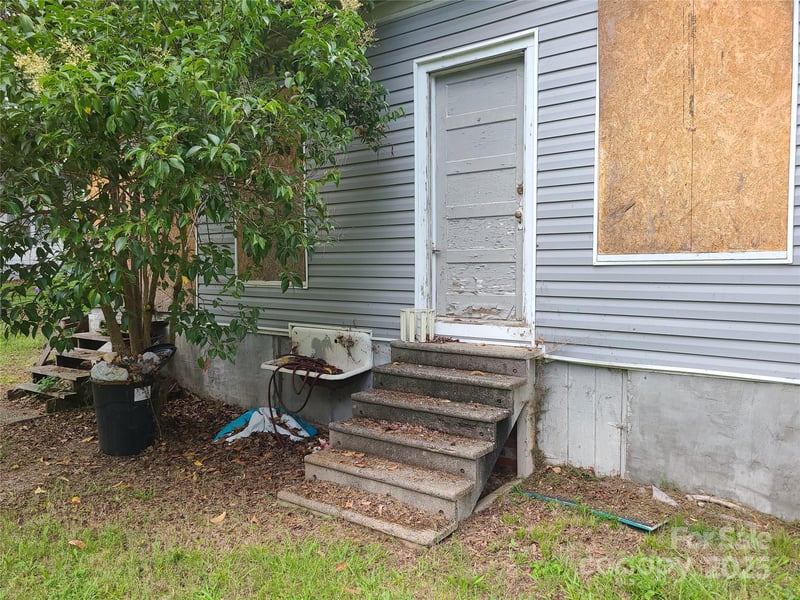 205 1st St, Lowell, NC 28098