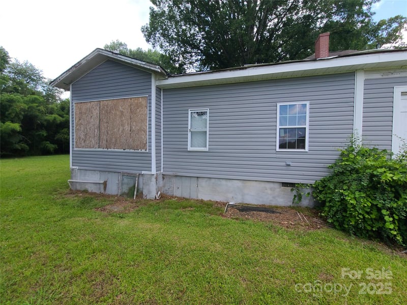 205 1st St, Lowell, NC 28098