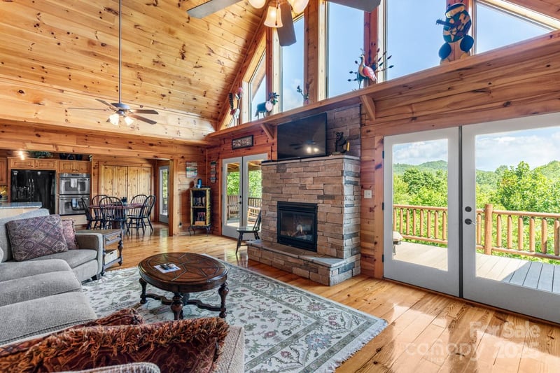 26 Upper Ridge Rd, Black Mountain, NC 28711